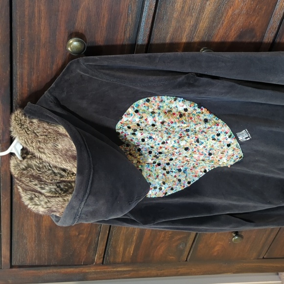 Soft And Cute Zip Up Hoodie - Picture 7 of 7